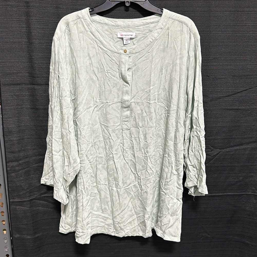 Liz Claiborne women’s light green sage 4X 3 button front mock neck top /box 23-8